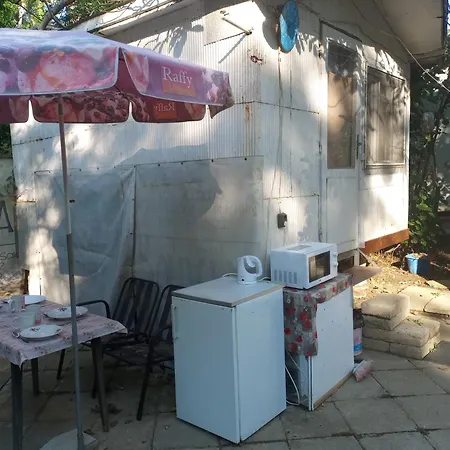 بيت خشبي с терасата *